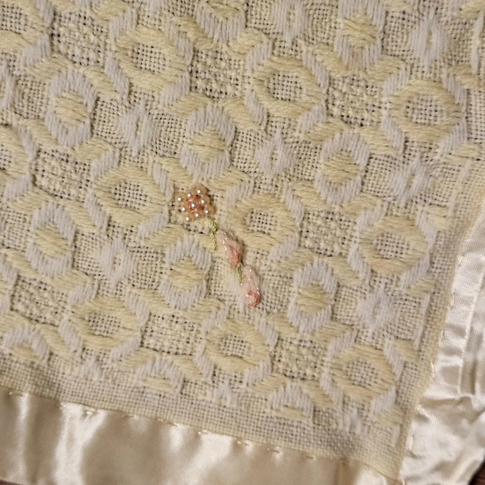 Vintage Julius‎ Berger Co. Beaded Nylon Satin Trim Baby Blanket 27x28 Heirloom